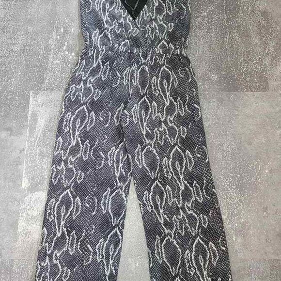 HAUTE HIPPIE Jumpsuit, 100% Silk, Snake Print, Nordstrom, Size Medium - Picture 3 of 7